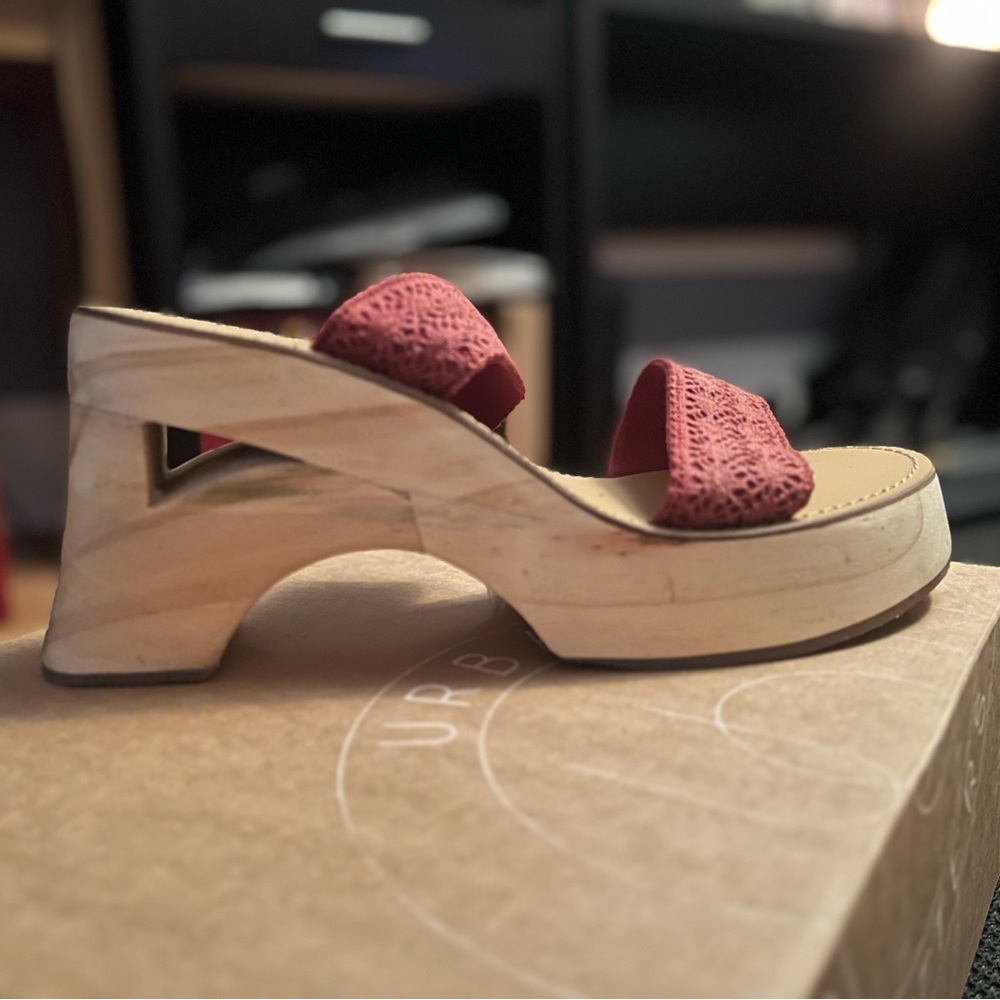 NWT! URBAN OUTFITTERS Wood wedge